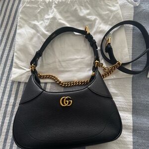 Gucci Black and Gold Textured Leather Shoulder Bag